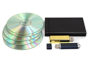 Ideale Datenträger: DVDs, USB-Sticks und Festplatten sind bestens dafür geeignet, um digitalisierte Filme zu archivieren.